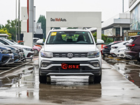 Véhicule d'Occasion Volkswagen T-Cross Essence 1.5L SUV Luxe Confort Faible Kilométrage en Stock