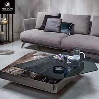 Table basse moderne en verre noir et marbre naturel géométrique à double couche, design élégant, hôtel de luxe, villa, salon