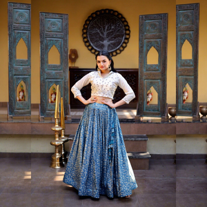 Conjunto Premium MB ETERNAL CLOTHING Cosmos Weaving Jacquard Lehenga Choli de Manga 3/4 con Blusa Bordada con Cuentas y Costuras en Lona - Product Image 1