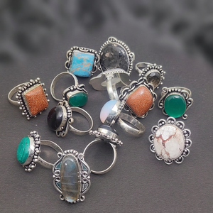 Lot de bagues en pierres précieuses, lot de bagues de formes et tailles variées, lot de bagues mélangées, bague en pierres précieuses naturelles mélangées, bague de créateur - Product Image 3