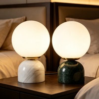 Lampe de table au design nordique avec base en marbre, globe en verre givré, anneau doré, veilleuse, couleurs noir/blanc/beige, garantie de 3 ans