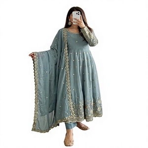Exclusivo y Moderno Salwar Kameez con Lentejuelas Bordadas y Dupatta para Bodas y Fiestas, Vestido Tradicional para Mujer hasta el Tobillo - Product Image 1