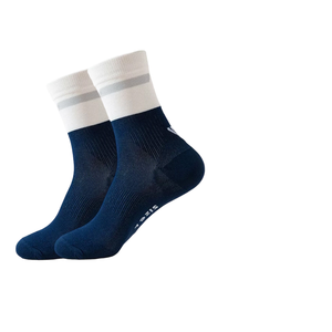Chaussettes de sport athlétiques bleu marine premium avec bord côtelé blanc, respirantes et extensibles, pour la course, la gym et l'entraînement - Product Image 1