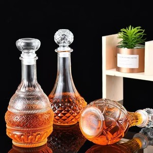 Venta al por mayor de botellas de vino de vidrio exquisitas de 500ml y 1000ml adecuadas para el embotellado y envasado de Ginebra, brandy, <span class=keywords><strong>vodka</strong></span> y whisky. - Product Image 5