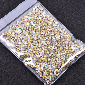 Vente en gros de 1440 pièces par sac de strass en verre <span class=keywords><strong>Chaton</strong></span> non thermocollants à dos pointu pour vêtements et nail <span class=keywords><strong>art</strong></span> - Product Image 3