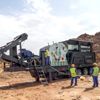 Concasseur à percussion mobile sur roues de haute qualité et économique 60-300KW, concasseur à percussion mobile portable pour le concassage grossier du calcaire