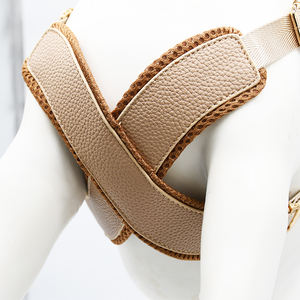 Luxo Couro <span class=keywords><strong>Dog</strong></span> <span class=keywords><strong>Harness</strong></span> Leash Set Ajustável Atacado Abastecido Fabricação Reciclado Personalizado Pequeno Pet Peito Leva Caminhada - Product Image 4