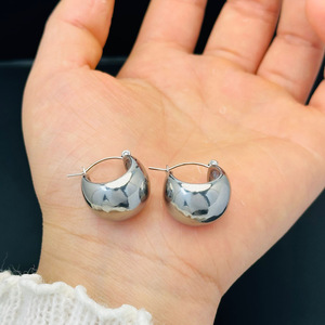 Boucles d'oreilles créoles épaisses à perles, plaqué or 18 carats, en acier inoxydable, boucles d'oreilles créoles circulaires audacieuses à billes rondes - Product Image 5