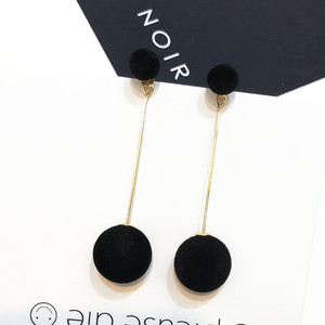 Gioielli GT simpatici <span class=keywords><strong>orecchini</strong></span> <span class=keywords><strong>pendenti</strong></span> a forma di palla con doppio pelo in pelliccia sintetica rosso nero lungo con pendente orecchino da donna - Product Image 6