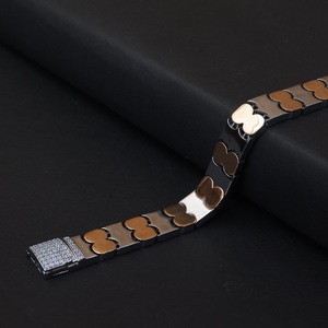 Pulsera de Plata Premium, Accesorio de Moda de Diseño para Mujeres y Hombres con un Estilo Elegante y Atemporal - Product Image 4