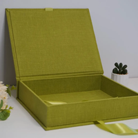 Boîte cadeau personnalisée de luxe en lin, emballage souvenir, boîte de rangement pliable en vert mousse avec ruban