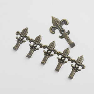 Crochets décoratifs de style européen en alliage de zinc bronze, crochets antidérapants pour porte d'armoire, petits crochets à vêtements - Product Image 2