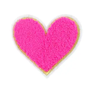 2024 vendita calda cuore personalizzato ricamo patch ferro su asciugamano ciniglia toppe