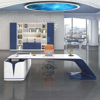 Bureau de direction de luxe avec finition vernie, design moderne, pour patron, directeur ou PDG