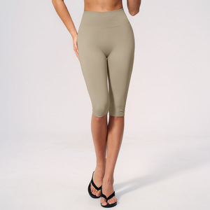 Leggings Capri sans couture <span class=keywords><strong>taille</strong></span> haute avec logo personnalisé, effet froncé push-up, respirants, pour l'entraînement, la gym et la course - Product Image 3