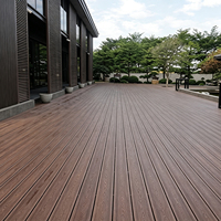 Dalles de terrasse en composite bois-plastique imperméables à surface rainurée de conception moderne pour jardin, terrasse extérieure