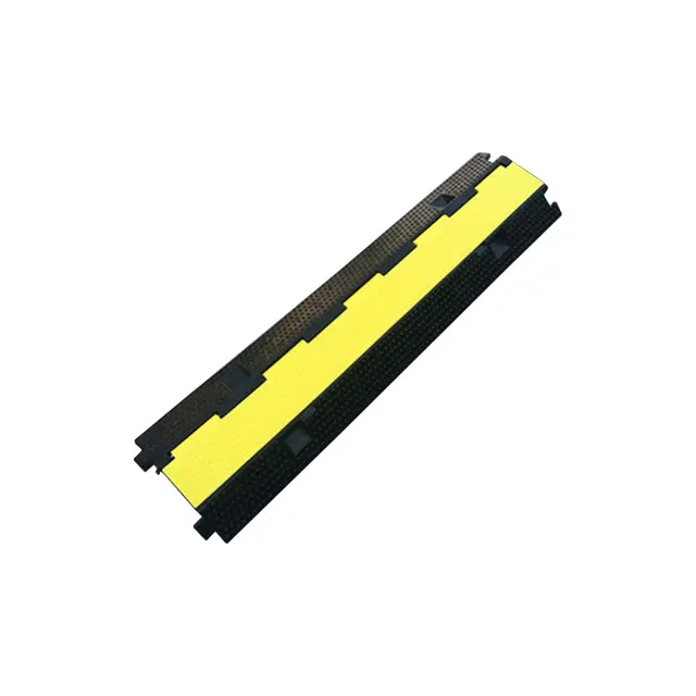3-Kanal-Hochleistungskabelschutz aus gelbem und schwarzem Gummi