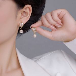 Boucles d'oreilles à clous géométriques sphériques en zircon, tendance et élégantes, polyvalentes, en cuivre, aiguille en argent S925, style frais et petit cadeau - Product Image 2