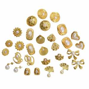 Pendientes de Perlas Colgantes Chapados en Oro para Mujer, Joyería de Moda al por Mayor, Pendientes de Acero Inoxidable con Variedad de Formas de Flores y Corazones - Product Image 6