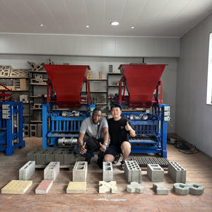 I produttori personalizzano KM4-35 attrezzature per macchine per la formatura di blocchi di calcestruzzo semiautomatici tipo tramoggia di mattoni cavi - Product Image 3