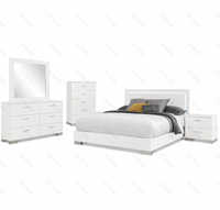 OEHOME Ensemble de chambre de luxe moderne en MDF rembourré pour villa et hôtel, comprenant lit king-size, commode, miroir, table de chevet et armoire haute de rangement