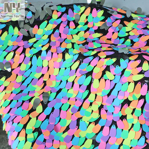 Nanyee Textile Espacio teñido Paillette Multi colores bordado Macaron Rainbow Seeds Drop Lentejuelas Telas - Product Image 5