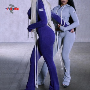 Completo Streetwear da Donna in Due Pezzi, Personalizzabile per Ragazze Alte, Tuta Sportiva con Felpa con Zip a Maniche Lunghe e Pantaloni a Zampa - Product Image 4