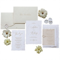 Élégante invitation de mariage style français gaufrée or, page unique/billet, en papier couleur champagne 2025