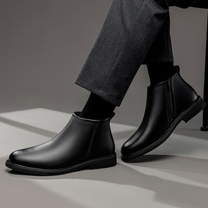 Bottes Martin pour homme, hiver, hauteur cheville, cuir véritable, bout rond, à enfiler, doublure isolante en peluche, semelle extérieure en caoutchouc, style uni - Product Image 2