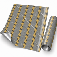 Papier peint autocollant gris marbré à rayures dorées 60x60cm avec surface en PET et mousse IXPE pour murs intérieurs