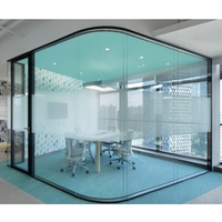 Cloison de séparation moderne insonorisée en aluminium à double vitrage, mur en verre courbé avec cadre en aluminium, utilisée dans la construction