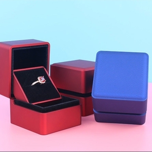 Nueva Caja de Joyería de Plástico de Alta Gama al por Mayor de China, Cajas de Joyería con Luces LED, Caja de Regalo Cuadrada para Joyería - Product Image 3