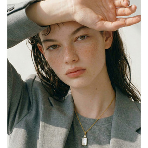 JINYOU 1050 Elegante Collar con Colgante de Perla Natural Barroca Cuadrada y Circonita, con Cadena de Acero Inoxidable Chapada en Oro - Product Image 3