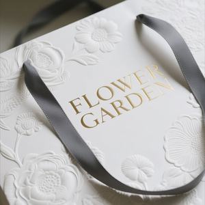 Tas Kemasan Kertas Embossing Mewah Custom untuk Kosmetik, Pakaian, Belanja, dengan Pegangan Die Cut, Tas Hadiah Personal dengan Logo Anda Sendiri - Product Image 4