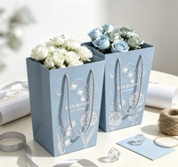 Sac cadeau en papier imprimé avec motif floral, style frais et personnalisé, avec poignée en corde, logo personnalisé imprimé pour l'emballage des fleuristes