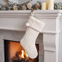 Chaussette de Noël en tricot torsadé ivoire avec bordure en fourrure, chaussette de Noël tricotée épaisse pour la décoration de cheminée de style farmhouse