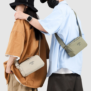 Sac bandoulière en nylon avec logo brodé personnalisé, sangle réglable, multi-poches, sac à bandoulière décontracté pour tous les jours - Product Image 6