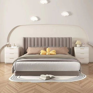Lit d'hôtel 3 étoiles économique sur mesure, taille King, avec tête de lit capitonnée à cannelures verticales, lit rembourré moderne avec cadre en bois - Product Image 4