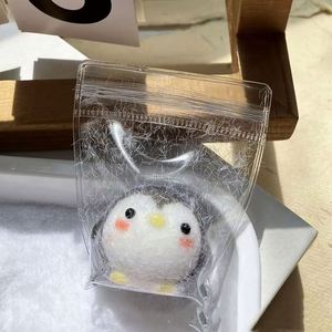 ของเล่นบีบลดความเครียดรูปสัตว์น่ารัก ลดราคาพิเศษ มีสินค้าพร้อมส่ง ของเล่นบีบ TPR รูปเพนกวิน ลูกเป็ด ลูกหมู ลูกไก่ ของเล่นแปลกใหม่สำหรับคลายเครียด - Product Image 4