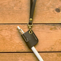 Lanière de cou en cuir PU porte-stylo Logo personnalisé étui à crayons suspendu pochette pour stylo de cou