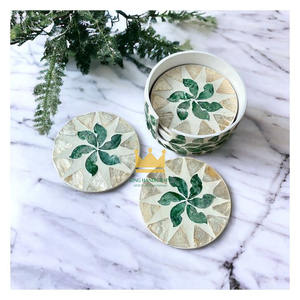 Posavasos y alfombrillas de café redondos decorativos modernos de ratán ecológico hechos a mano con patrón floral de 6 piezas y mosaico de conchas marinas - Product Image 3