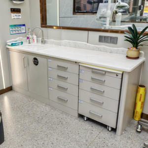 Gabinete Dental Moderno <span class=keywords><strong>de</strong></span> Acero Inoxidable Antibacteriano con Fregadero y Diseño Móvil para Laboratorio Dental - Product Image 2