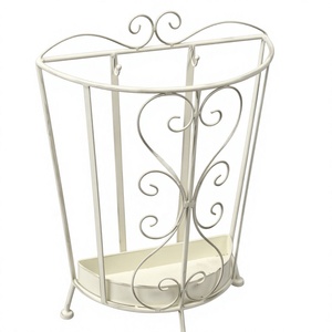 Porte-parapluie vintage en métal avec motif festonné, finition blanc poudré, autoportant, grande capacité, décoration d'intérieur - Product Image 1