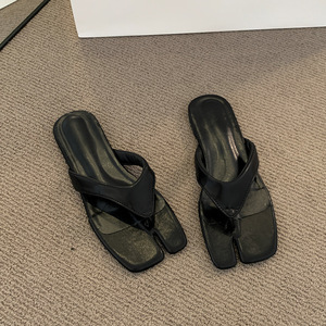 Impresionantes Sandalias de Playa Plateadas Tipo Tanga para Mujer, Perfectas para Conjuntos de Verano 2025, Nuevas Chanclas Planas Estilo Pig Tail - Product Image 5