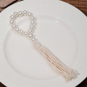Anneaux de serviette créatifs faits à la main avec perles et pompons, design contemporain, écologiques, durables, pour fêtes, Noël, restaurants - Product Image 6