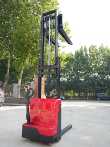 Nouveau chariot élévateur à conducteur marchant multi-usage, compatible avec une capacité de 2 tonnes, <span class=keywords><strong>pneus</strong></span> de chariot élévateur à propulsion arrière, garantie 1 an, origine Henan - Product Image 5