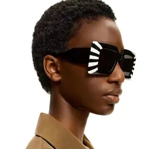 Kadınlar için 2024 yeni moda boy kare güneş gözlüğü siyah kahverengi zarif degrade güneş gözlüğü kadın Uv400 gözlük yeşil