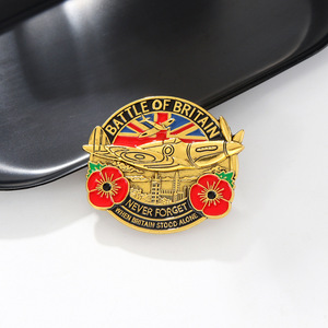 Badge Souvenir Bataille de la Mer de Brise – Ne Prenons <span class=keywords><strong>Jamais</strong></span> pour Grande Vainqueur la Seule et Aisée Angleuse de la Terre – Épinglette en Émail 3D Gaufrée Motif Fleur de Coquelicot et Avion de Chasse - Product Image 4