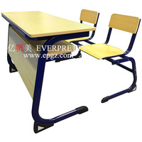 Banc de classe africain 3 places avec table intégrée