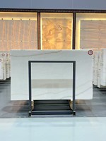 Dalles d'onyx blanc rayé polies, onyx blanc translucide avec des veines beige douces pour mur rétroéclairé